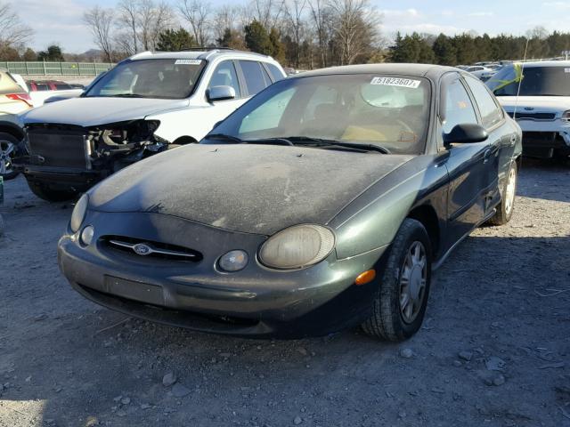 1FAFP52U7WG149756 - 1998 FORD TAURUS LX GREEN photo 2