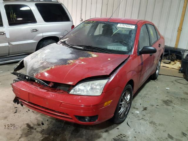 1FAFP34N45W164410 - 2005 FORD FOCUS ZX4 RED photo 2