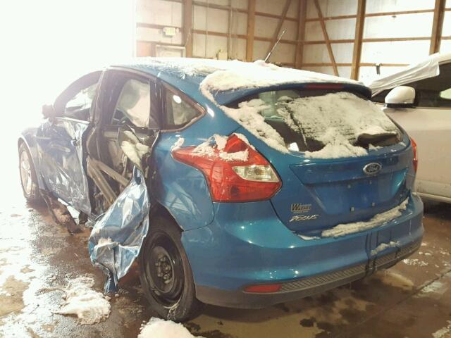 1FAHP3K23CL205576 - 2012 FORD FOCUS SE BLUE photo 3