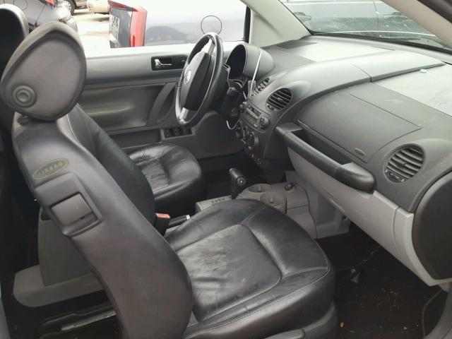 3VWCK21Y23M304596 - 2003 VOLKSWAGEN NEW BEETLE 银色 照片 5