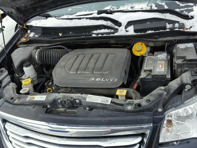 2C4RC1BGXER395770 - 2014 CHRYSLER TOWN & COU BLUE photo 7