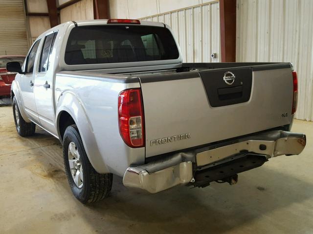 1N6AD0ER8AC437466 - 2010 NISSAN FRONTIER C SILVER photo 3