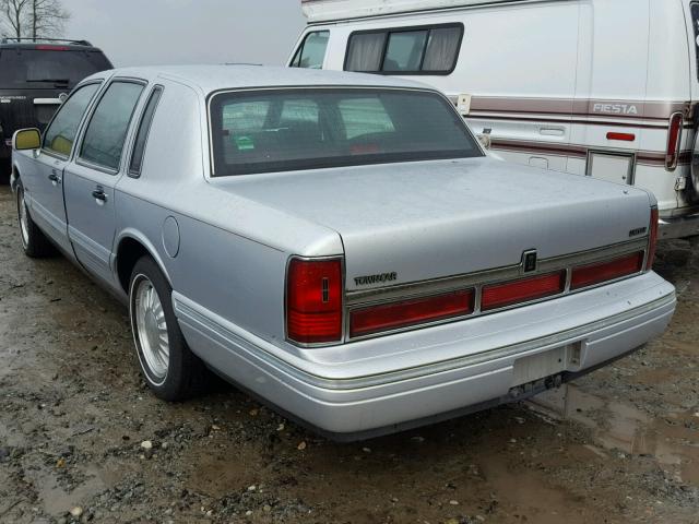 1LNLM83W9TY605524 - 1996 LINCOLN TOWN CAR C SILVER photo 3