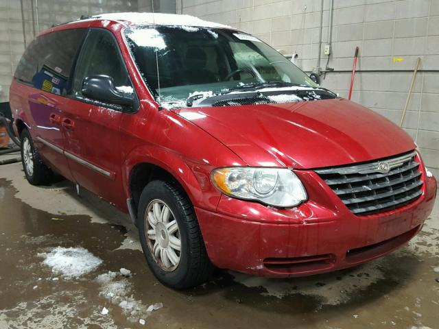 2A4GP54L06R923289 - 2006 CHRYSLER TOWN & COU RED photo 1