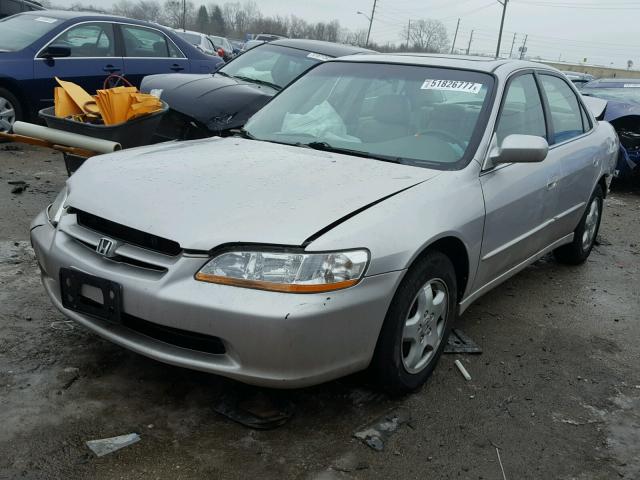 1HGCG1659WA059294 - 1998 HONDA ACCORD EX GOLD photo 2