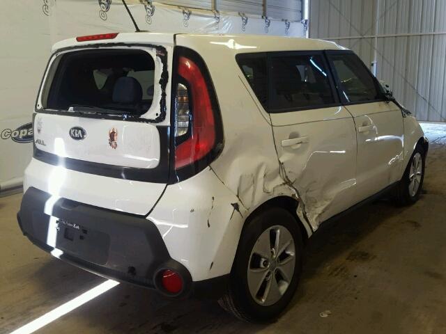 KNDJN2A21G7302447 - 2016 KIA SOUL WHITE photo 4