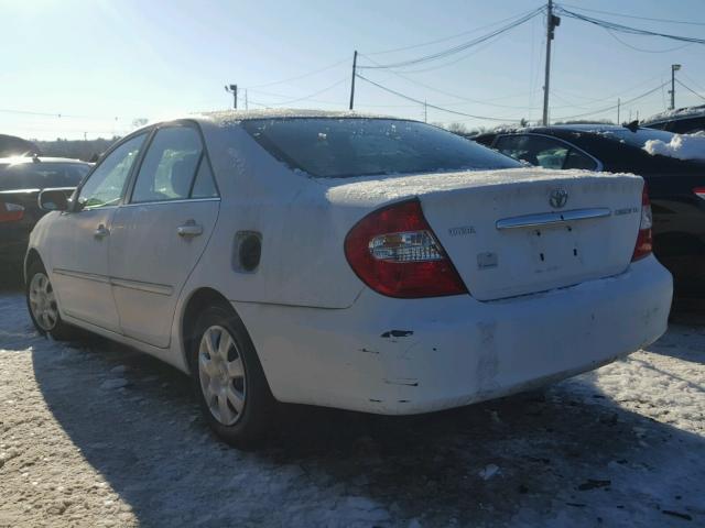 4T1BE32K92U067794 - 2002 TOYOTA CAMRY LE WHITE photo 3