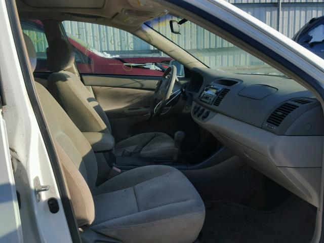 4T1BE32K92U067794 - 2002 TOYOTA CAMRY LE 白色 照片 5