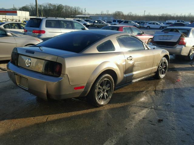 1ZVFT80N055137832 - 2005 FORD MUSTANG CHARCOAL photo 4