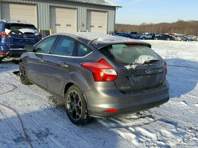 1FAHP3M24CL277285 - 2012 FORD FOCUS SEL GRAY photo 3