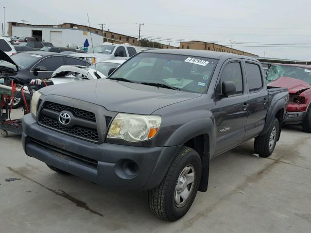 5TFJU4GN6BX001925 - 2011 TOYOTA TACOMA DOU GRAY photo 2