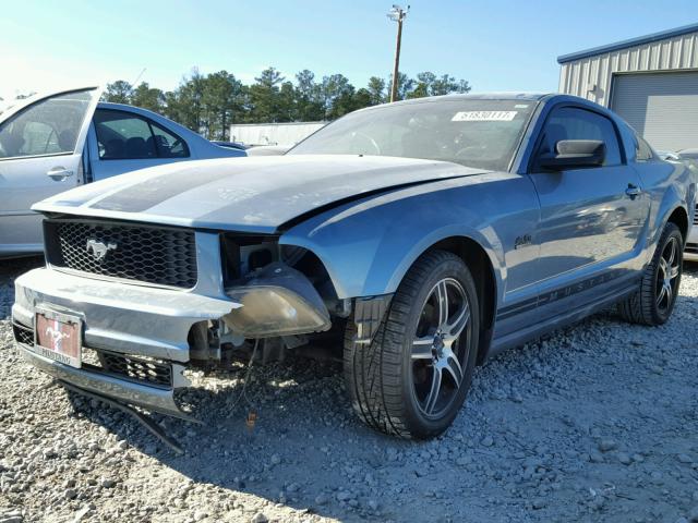 1ZVFT80N755212266 - 2005 FORD MUSTANG BLUE photo 2