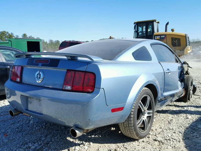 1ZVFT80N755212266 - 2005 FORD MUSTANG BLUE photo 4