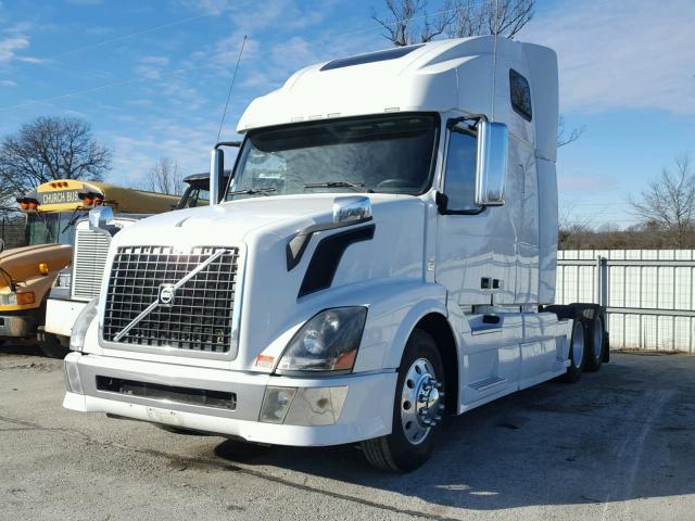 4V4NC9EJ4BN292569 - 2011 VOLVO VN VNL WHITE photo 2