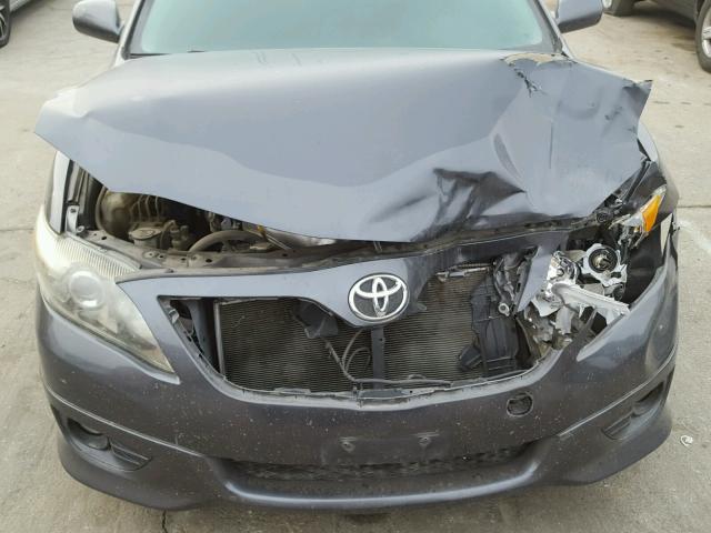 4T1BF3EK8BU213076 - 2011 TOYOTA CAMRY BASE GRAY photo 9