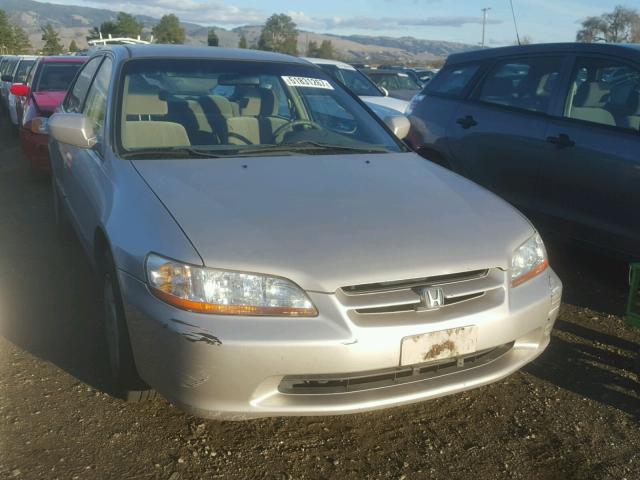 1HGCG1648XA063572 - 1999 HONDA ACCORD LX SILVER photo 1