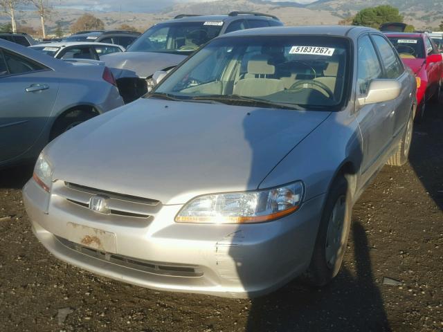 1HGCG1648XA063572 - 1999 HONDA ACCORD LX SILVER photo 2