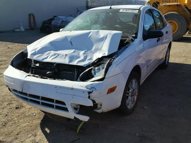 1FAFP34N56W167527 - 2006 FORD FOCUS ZX4 WHITE photo 2