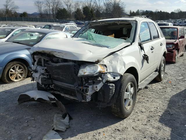 1FMCU9D7XBKA43048 - 2011 FORD ESCAPE XLT WHITE photo 2