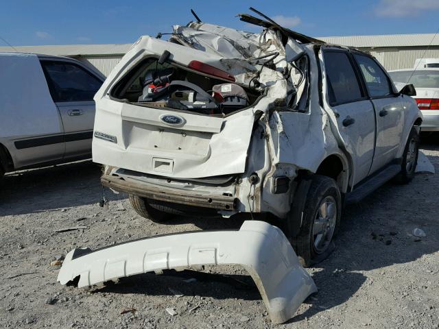 1FMCU9D7XBKA43048 - 2011 FORD ESCAPE XLT WHITE photo 4