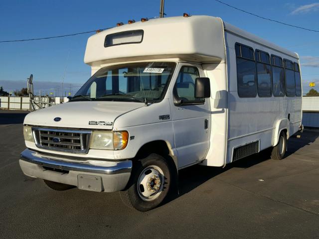 1FDXE45S71HB77886 - 2001 FORD E450 S-DUT WHITE photo 2