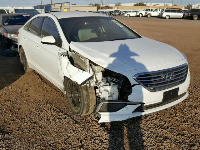 5NPE24AF5GH268470 - 2016 HYUNDAI SONATA SE WHITE photo 1