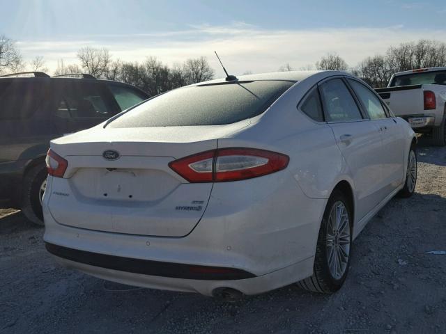 3FA6P0LU1ER253894 - 2014 FORD FUSION SE WHITE photo 4