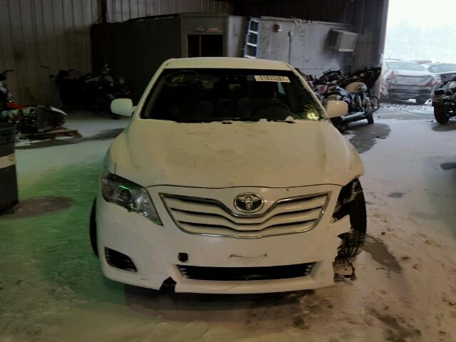 4T1BF3EK1AU567438 - 2010 TOYOTA CAMRY BASE WHITE photo 9