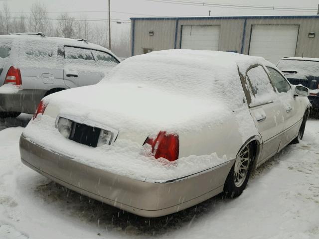 1LNHM82W51Y718519 - 2001 LINCOLN TOWN CAR S WHITE photo 4