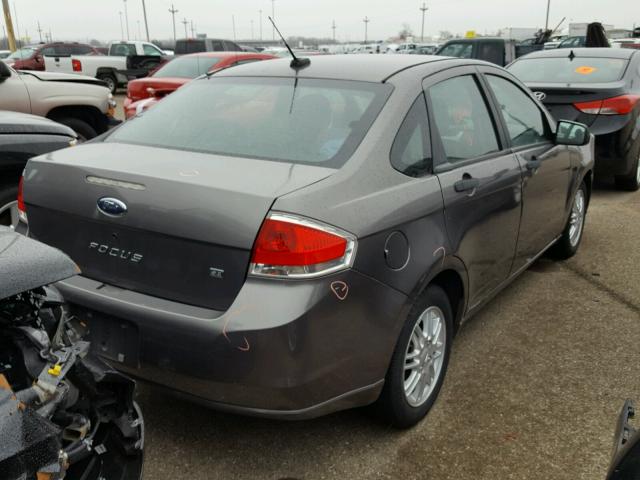 1FAHP35N39W101781 - 2009 FORD FOCUS SE GRAY photo 4