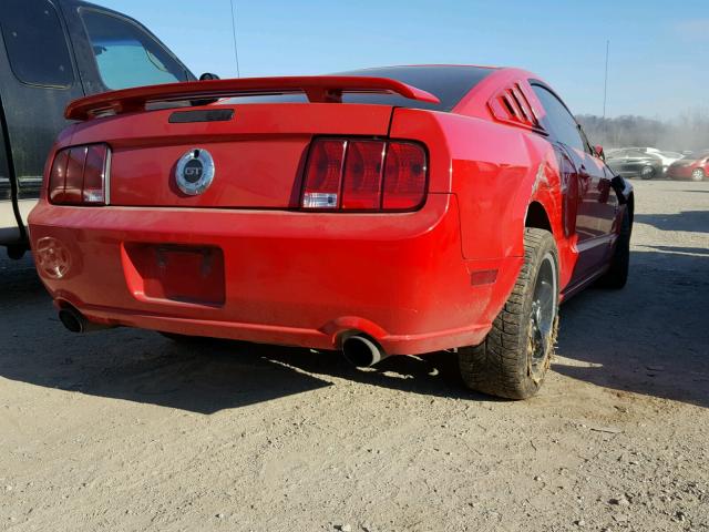 1ZVFT82H265118935 - 2006 FORD MUSTANG GT RED photo 4