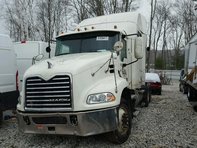 1M1AW21Y7GM059794 - 2016 MACK 600 CXU600 WHITE photo 2