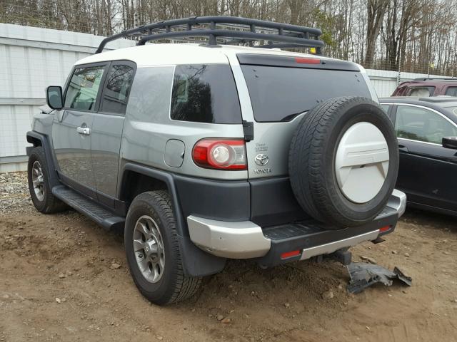 JTEBU4BFXCK122021 - 2012 TOYOTA FJ CRUISER SILVER photo 3