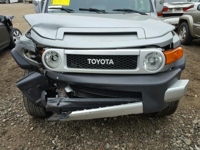 JTEBU4BFXCK122021 - 2012 TOYOTA FJ CRUISER SILVER photo 7