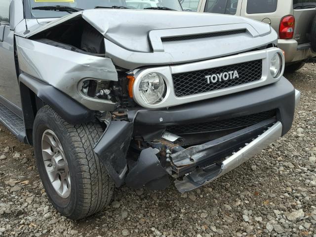 JTEBU4BFXCK122021 - 2012 TOYOTA FJ CRUISER SILVER photo 9