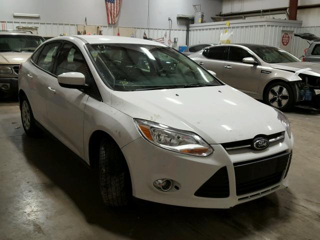 1FAHP3F22CL371727 - 2012 FORD FOCUS SE WHITE photo 1