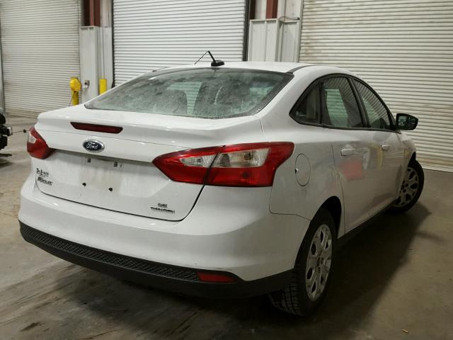 1FAHP3F22CL371727 - 2012 FORD FOCUS SE WHITE photo 4