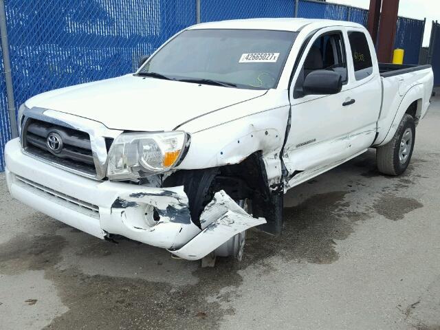 5TETU62N09Z635066 - 2009 TOYOTA TACOMA PRE WHITE photo 2