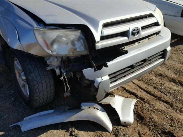 JTEBU14R848014386 - 2004 TOYOTA 4RUNNER SR SILVER photo 9