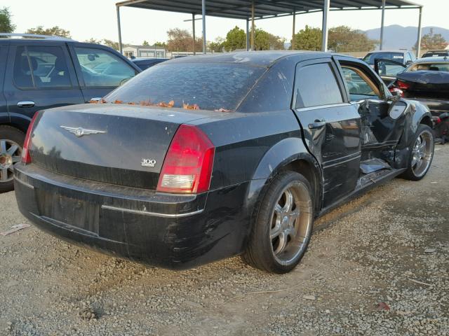 2C3JA53GX5H176679 - 2005 CHRYSLER 300 TOURIN BLACK photo 4