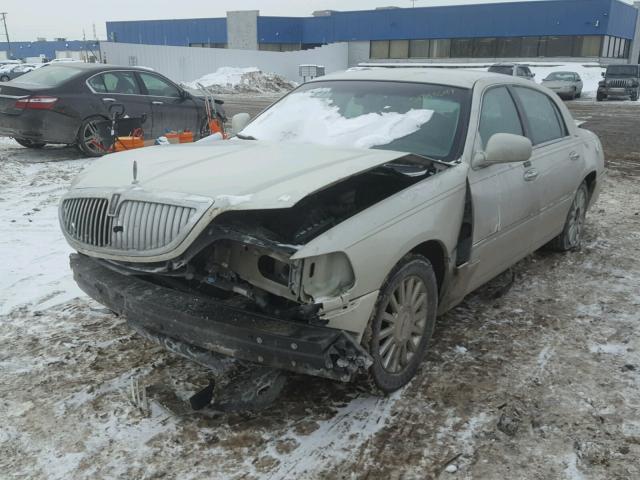 1LNHM81W04Y687301 - 2004 LINCOLN TOWN CAR E SILVER photo 2