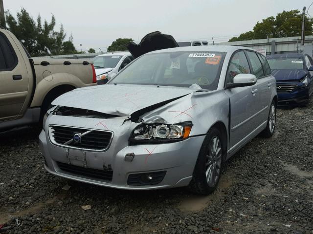 YV1382MW2A2533290 - 2010 VOLVO V50 2.4I SILVER photo 2