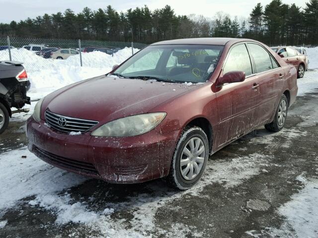4T1BE32K05U411419 - 2005 TOYOTA CAMRY LE RED photo 2