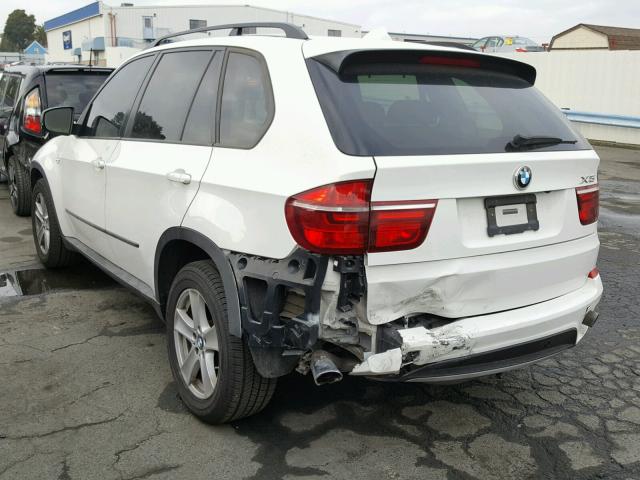 5UXZW0C55BL657857 - 2011 BMW X5 XDRIVE3 WHITE photo 3