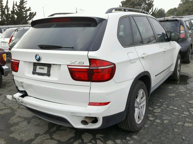 5UXZW0C55BL657857 - 2011 BMW X5 XDRIVE3 WHITE photo 4