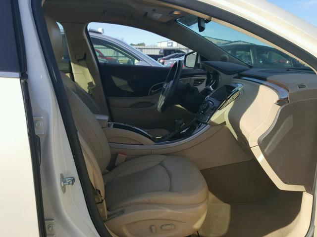1G4GC5EG0AF299217 - 2010 BUICK LACROSSE C WHITE photo 5