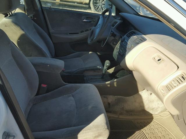 1HGCG66762A175822 - 2002 HONDA ACCORD LX WHITE photo 5