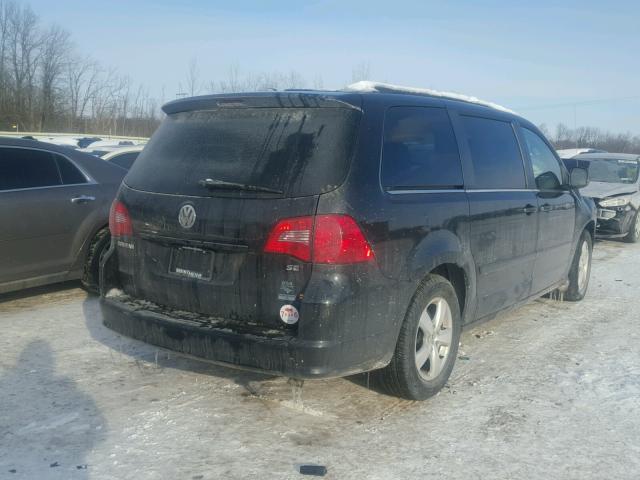 2V4RW3DG7BR694960 - 2011 VOLKSWAGEN ROUTAN SE BLACK photo 4