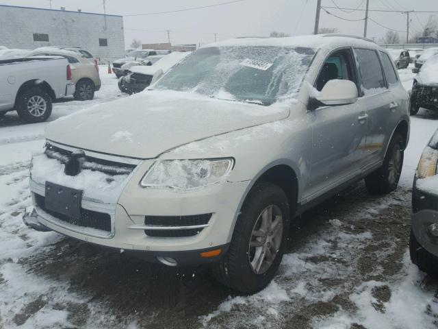 WVGBE77L48D030198 - 2008 VOLKSWAGEN TOUAREG 2 SILVER photo 2