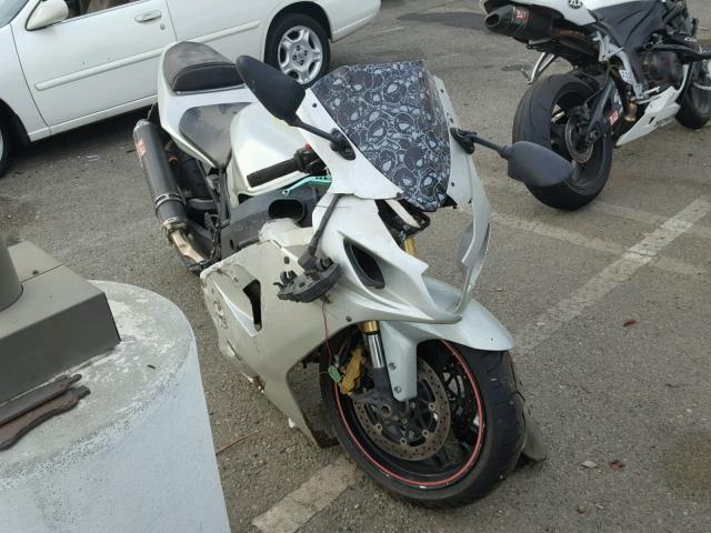 JS1GN7CA652111347 - 2005 SUZUKI GSX-R600 K SILVER photo 1